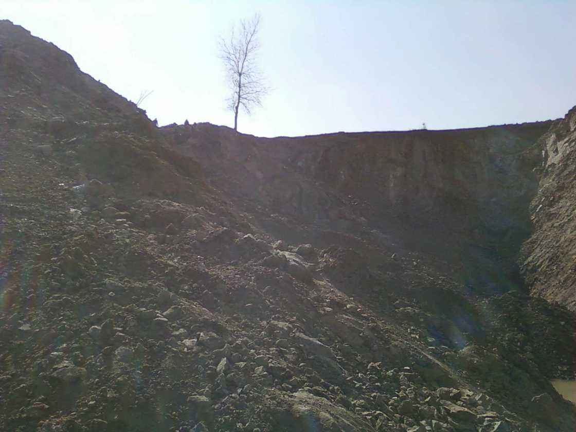 天然砂石開采現(xiàn)場(chǎng) 天然砂石開采現(xiàn)場(chǎng)