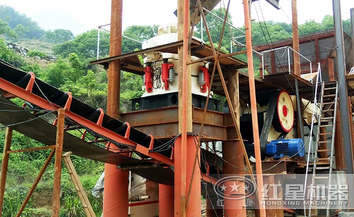 圓錐破碎機工作現(xiàn)場 圓錐破碎機工作現(xiàn)場