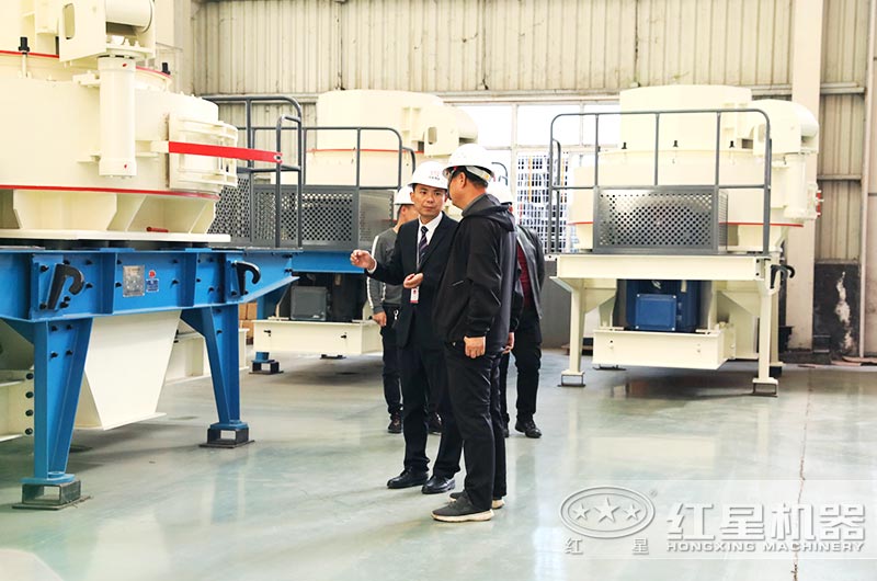 用戶考察制砂機(jī)生產(chǎn)車間 用戶考察制砂機(jī)生產(chǎn)車間