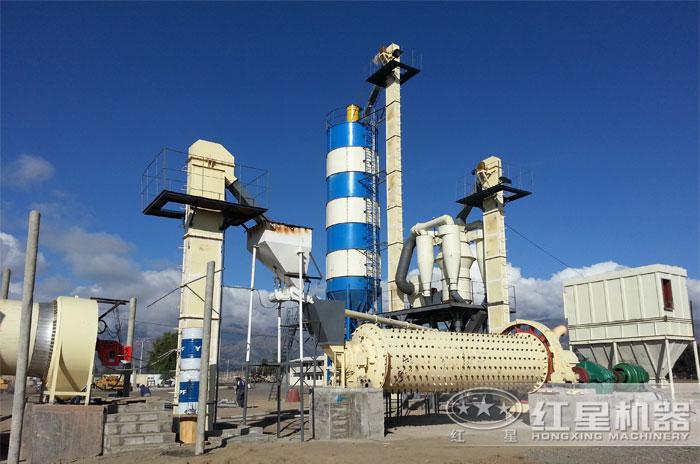 棒磨式制砂機(jī)現(xiàn)場(chǎng) 棒磨式制砂機(jī)現(xiàn)場(chǎng)