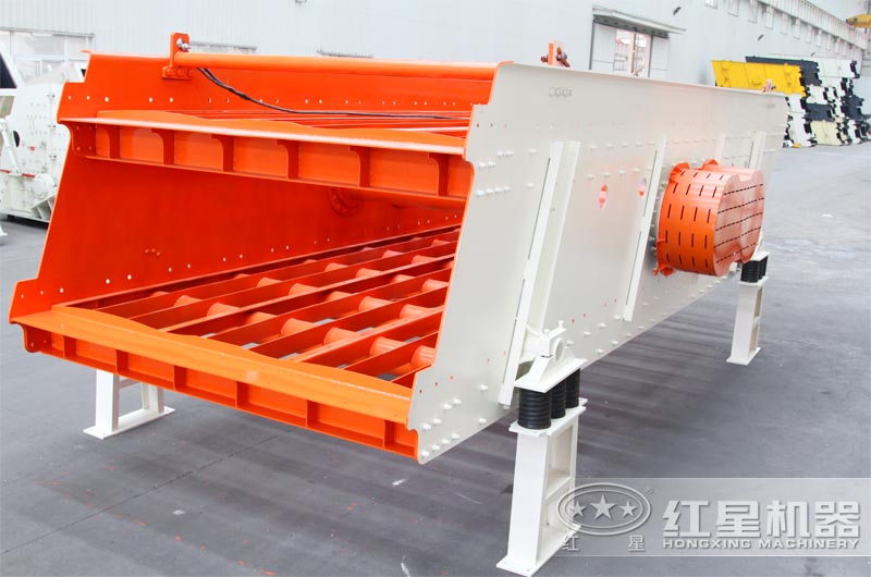 振動(dòng)篩制造廠家就找河南紅星，固定式、移動(dòng)式都有