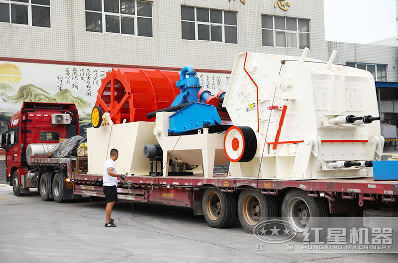 司機(jī)師傅打包洗砂機(jī)、細(xì)沙回收一體機(jī)準(zhǔn)備發(fā)往安徽現(xiàn)場(chǎng)