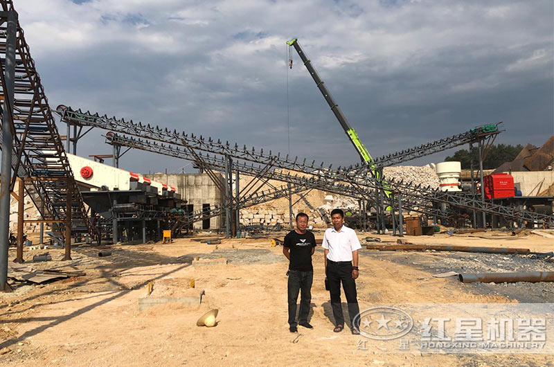 再生骨料破碎、篩分生產(chǎn)現(xiàn)場