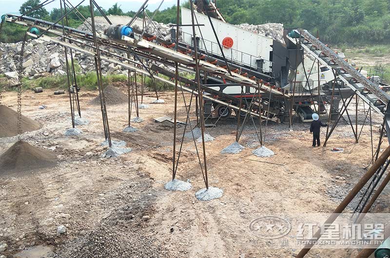 四川巴中移動(dòng)制砂生產(chǎn)現(xiàn)場圖