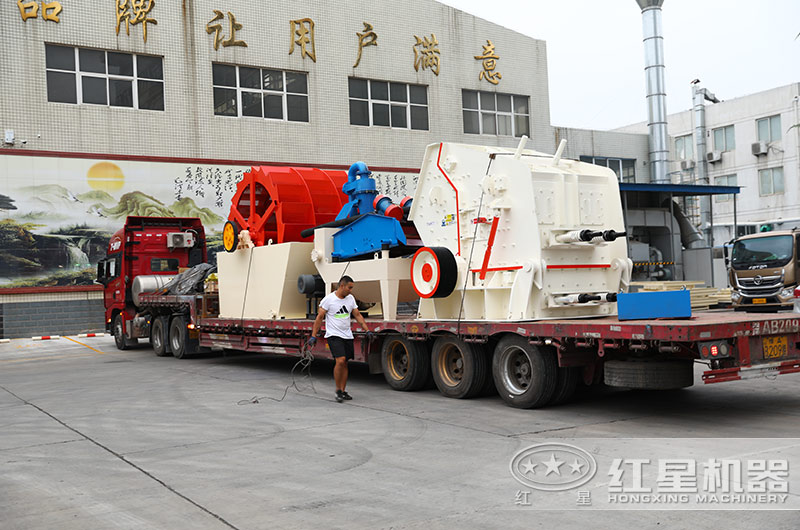 反擊式破碎機捆綁發(fā)貨現場 反擊式破碎機捆綁發(fā)貨現場