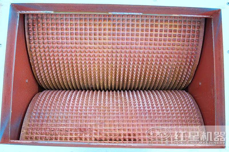 制砂選對輥破碎機(jī)還是沖擊式制沙機(jī)？