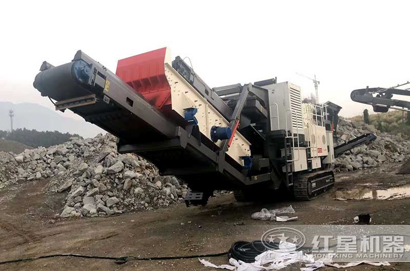 履帶移動(dòng)式粉碎機(jī)現(xiàn)場實(shí)拍