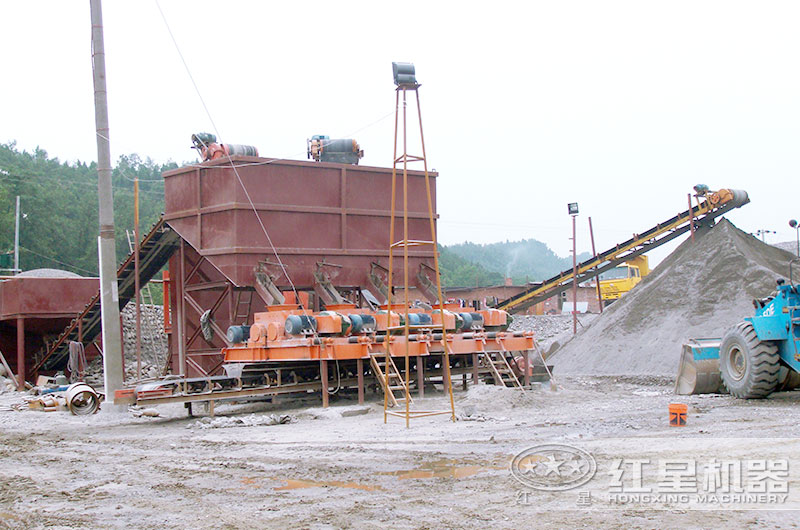 對輥式破碎機生產(chǎn)現(xiàn)場 對輥式破碎機生產(chǎn)現(xiàn)場