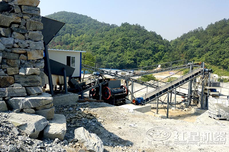 人工制砂機生產(chǎn)線作業(yè)現(xiàn)場實拍 人工制砂機生產(chǎn)線作業(yè)現(xiàn)場實拍