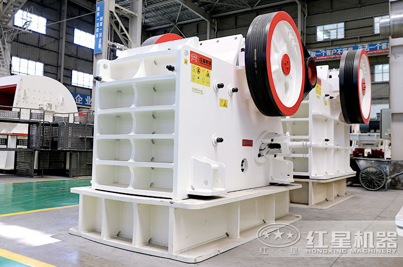 69鄂式破碎機(jī)規(guī)模中等，價(jià)格便宜合理