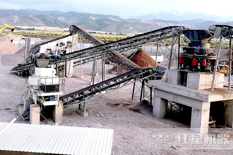 花崗巖生產(chǎn)線現(xiàn)場，圓錐破和制砂機