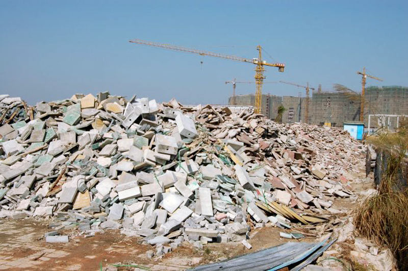 拆遷房子的廢料不要亂扔！試試用移動破碎機資源再利用