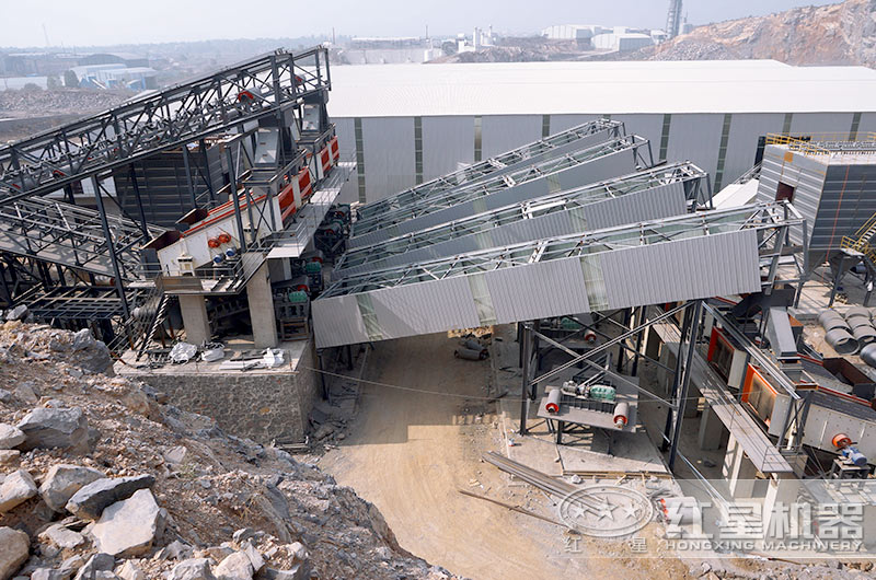 加工碎石料現(xiàn)場，符合環(huán)保標(biāo)準(zhǔn)