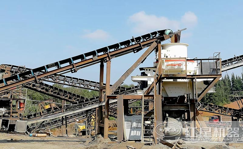 客戶來廠咨詢：想購(gòu)買日產(chǎn)1000噸的制砂機(jī)，有推薦的型號(hào)嗎？