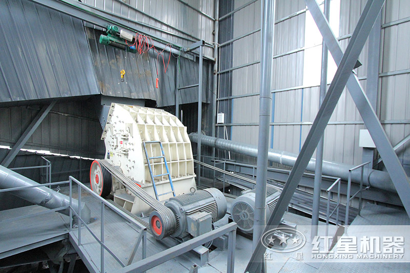 時(shí)產(chǎn)300噸生石灰粉碎生產(chǎn)線(xiàn)配置重錘式破碎機(jī)