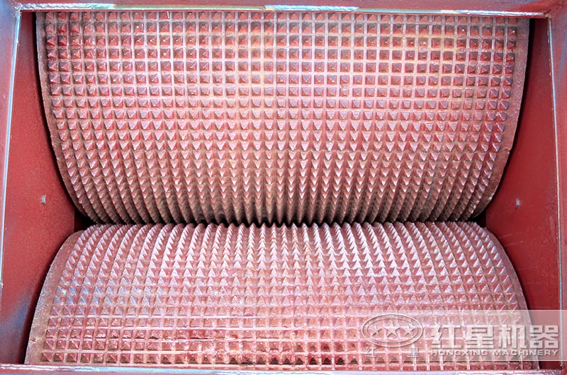 對(duì)輥式破碎機(jī)多少錢一臺(tái)？對(duì)輥式破碎機(jī)在生產(chǎn)線中的應(yīng)用