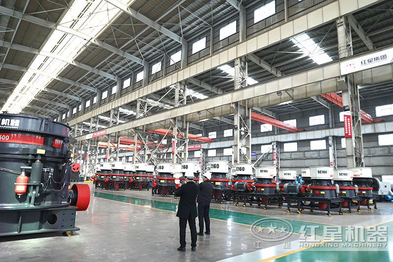 毛石破碎機(jī)價格實(shí)惠，客戶來紅星考察