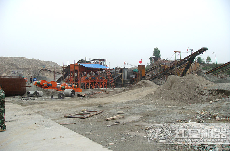 小型液壓對(duì)輥破碎機(jī)常用型號(hào)及價(jià)格，提供現(xiàn)場(chǎng)視頻