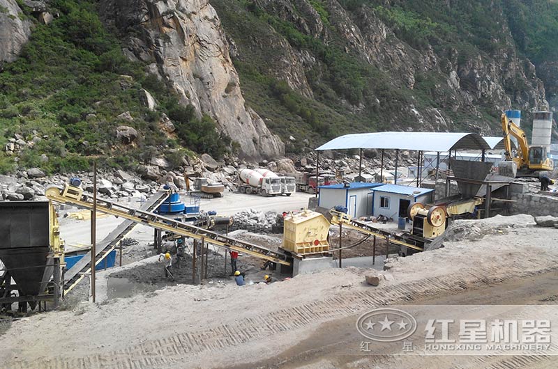 一飽眼福！四條時(shí)產(chǎn)200噸的機(jī)制砂生產(chǎn)線作業(yè)現(xiàn)場(chǎng)